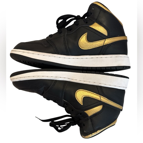Air Jordan mid 1’s GS (4.5y) - Picture 5 of 11